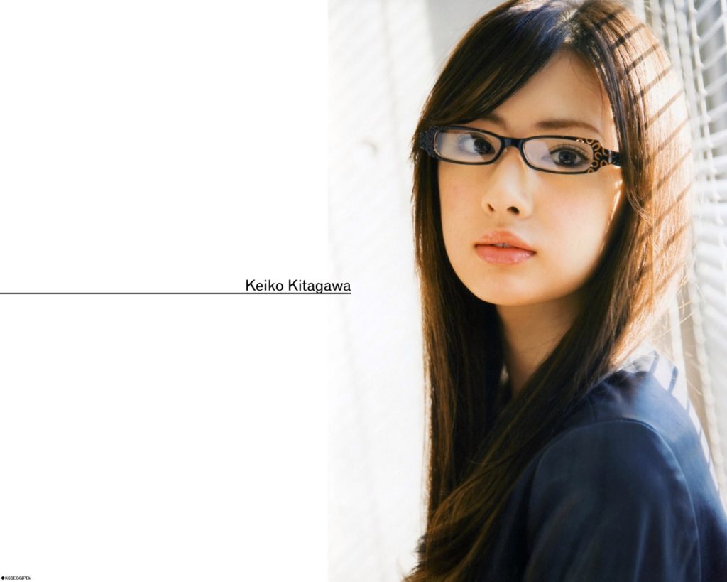 北川景子のメガネ姿があざといと話題に スタジオでかけ外しする理由とは